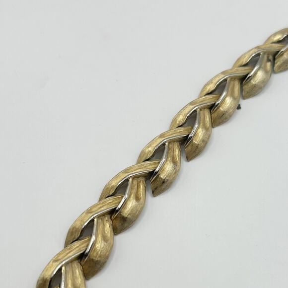 Vintage Crown Trifari Leaf Link Bracelet Brushed Gold Tone Retro Casual - Picture 9 of 9